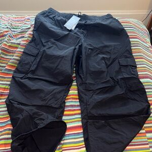 New Balance Black Cargo Pants size large oversized, new tags super nice